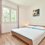 アパート Four-bedroom In
