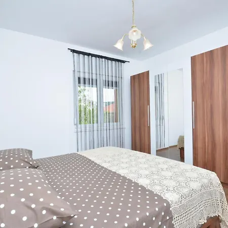 Four-bedroom In Appartamento *
