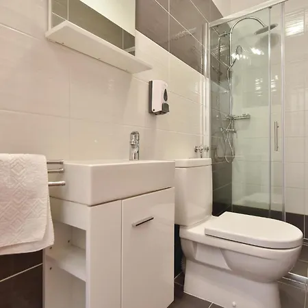 4 Bedroom Stunning In *