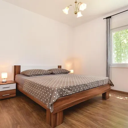 Four-bedroom In Srinjine